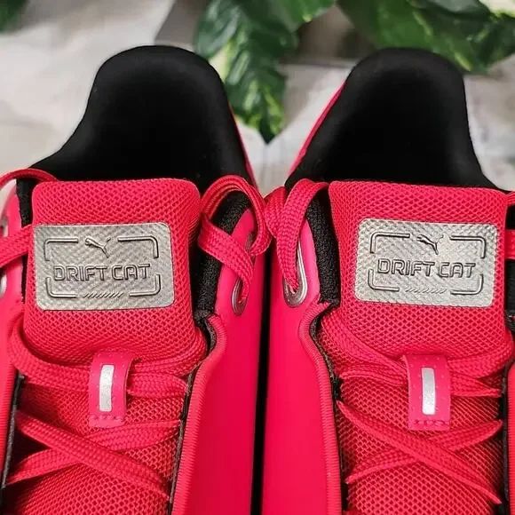 Puma NWOB Ferrari Drift Cat Red and Black Sneakers with Sleek Design 10.5M